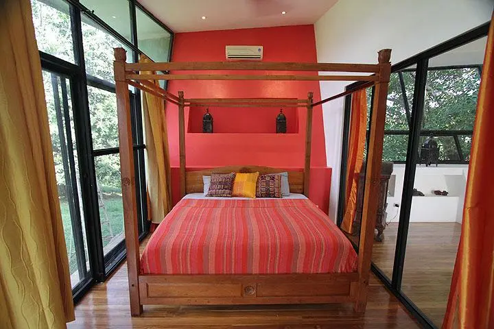 Eco-Friendly Tropical Home photo 12