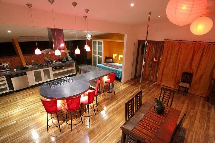 Eco-Friendly Tropical Home photo 5