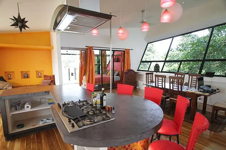 Eco-Friendly Tropical Home photo 7