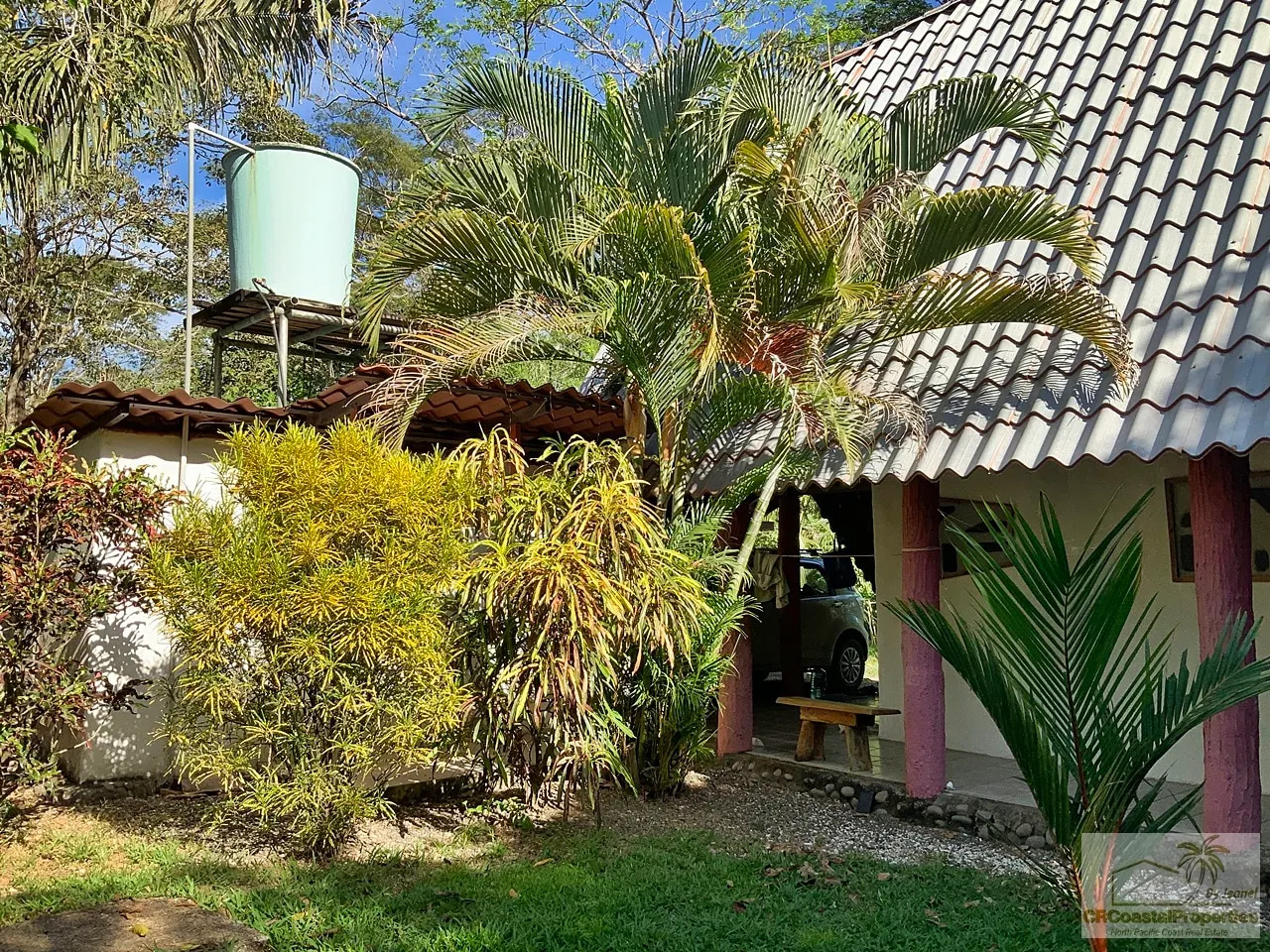 A-Frame Home on 2,466 m2, Three Blocks from the Beach in Cabuya photo 3