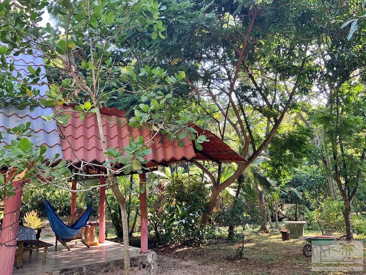 A-Frame Home on 2,466 m2, Three Blocks from the Beach in Cabuya photo 4