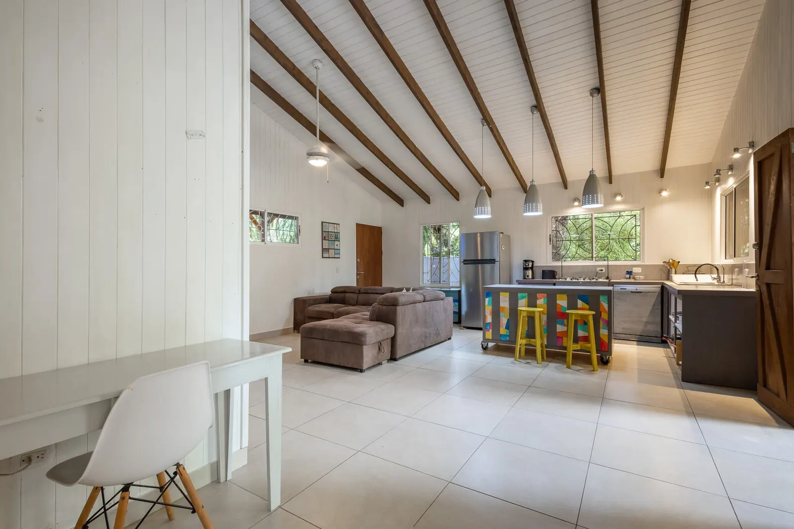 Five-Cabin Turnkey Retreat 200 m from the Los Cedros Surf Break photo 5