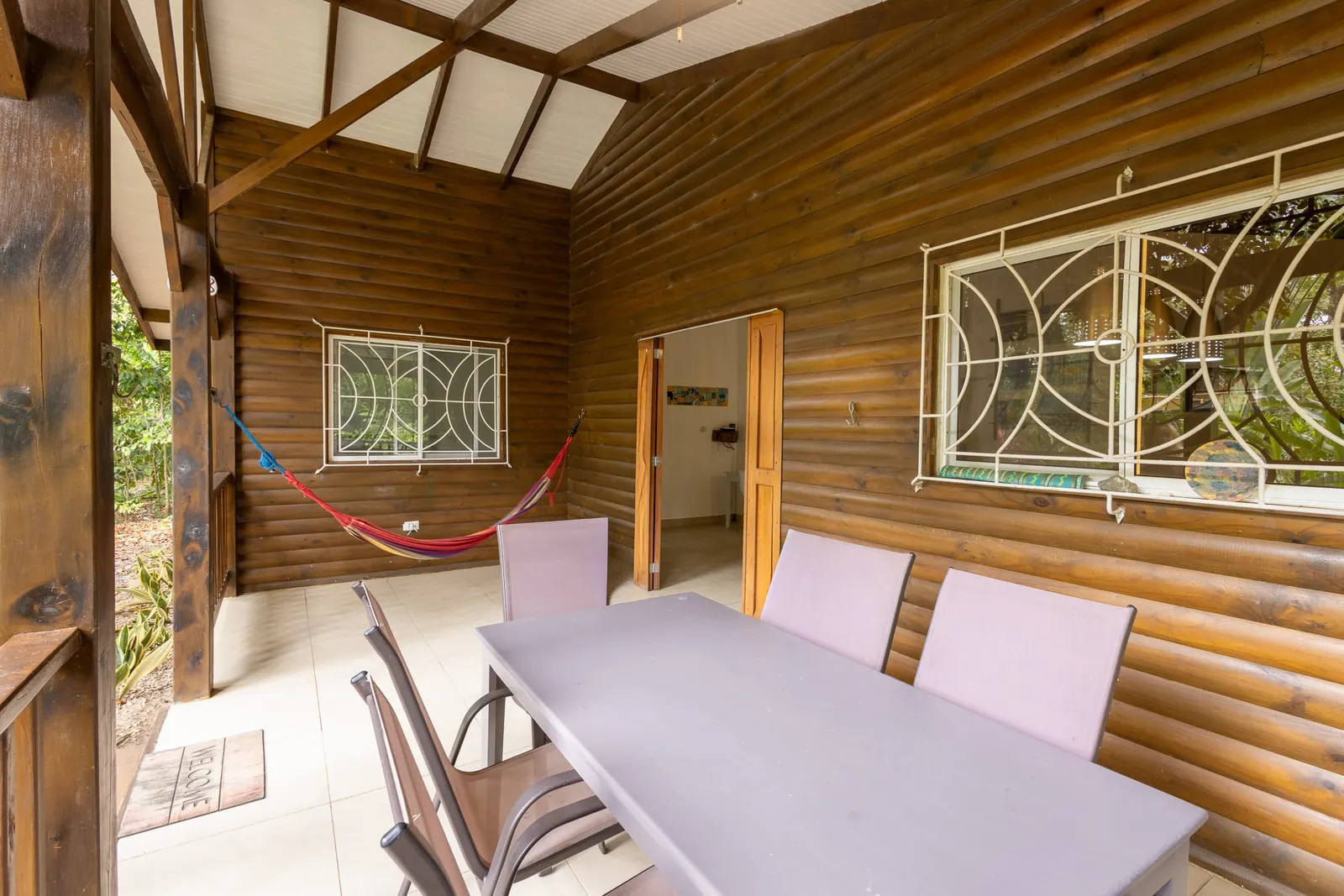 Five-Cabin Turnkey Retreat 200 m from the Los Cedros Surf Break photo 8