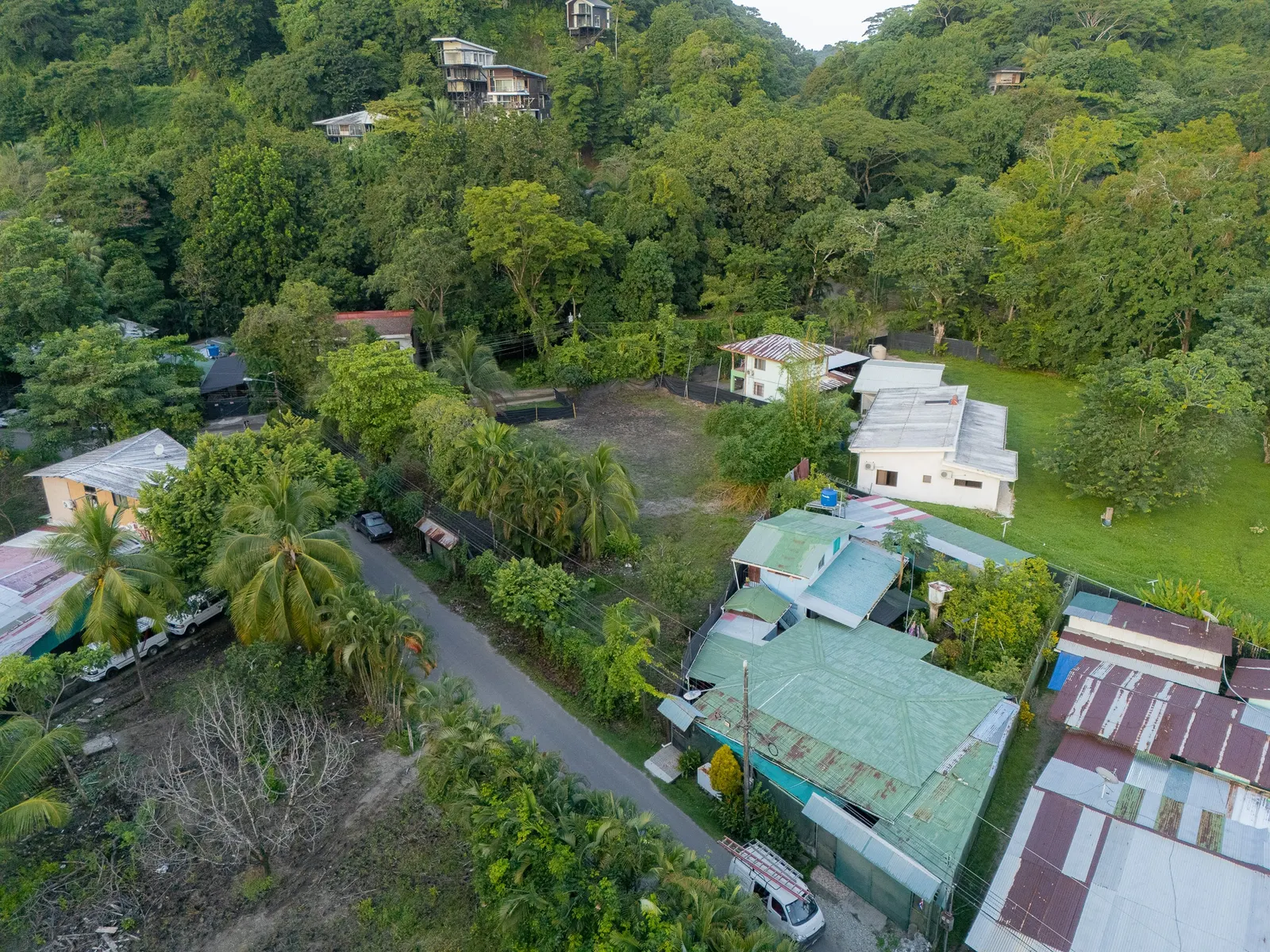 Prime 922 m2 Commercial Lot in the Heart of Mal Pais photo 5