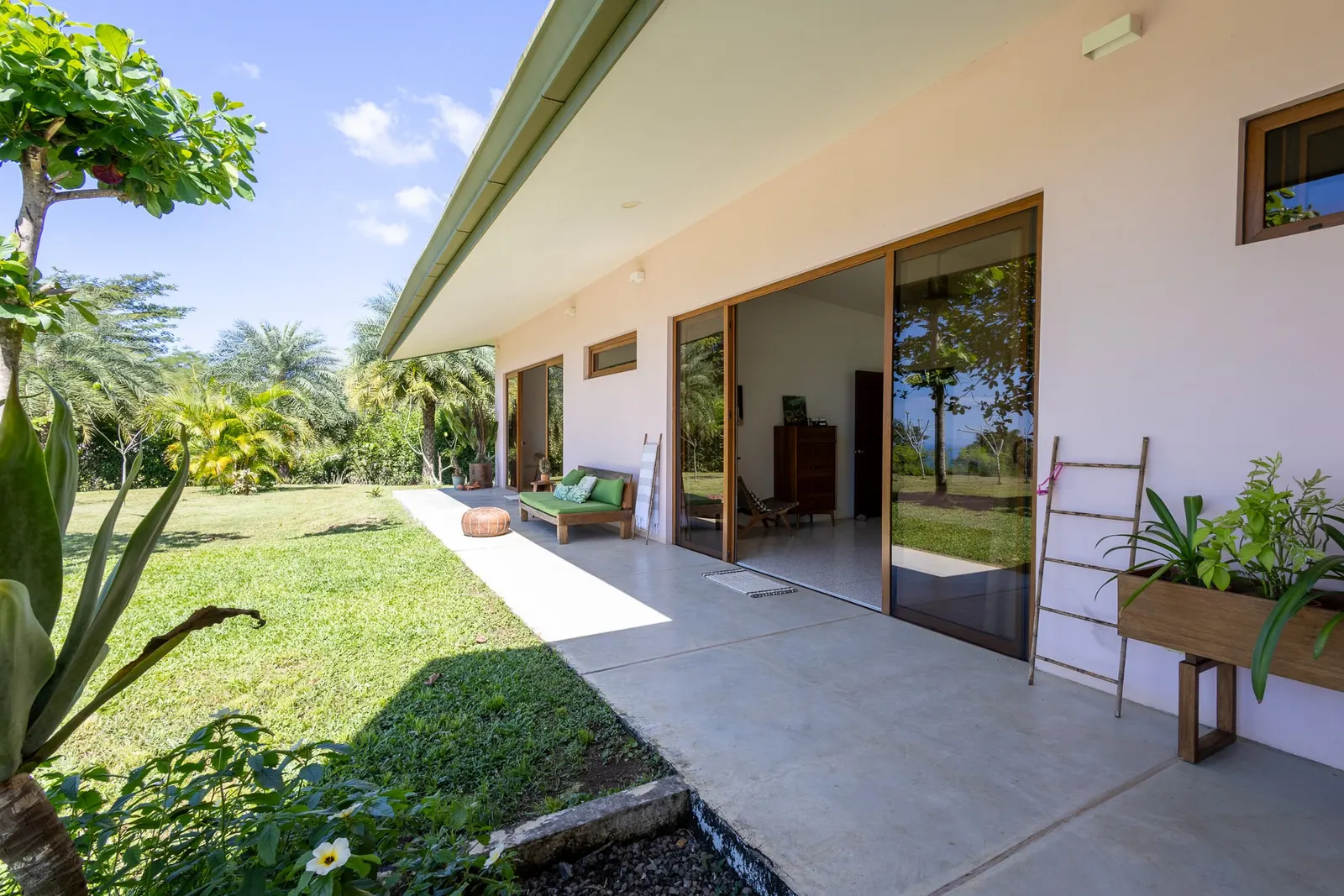 Luxury Ocean-View Villa in a Gated Community near Santa Teresa photo 10