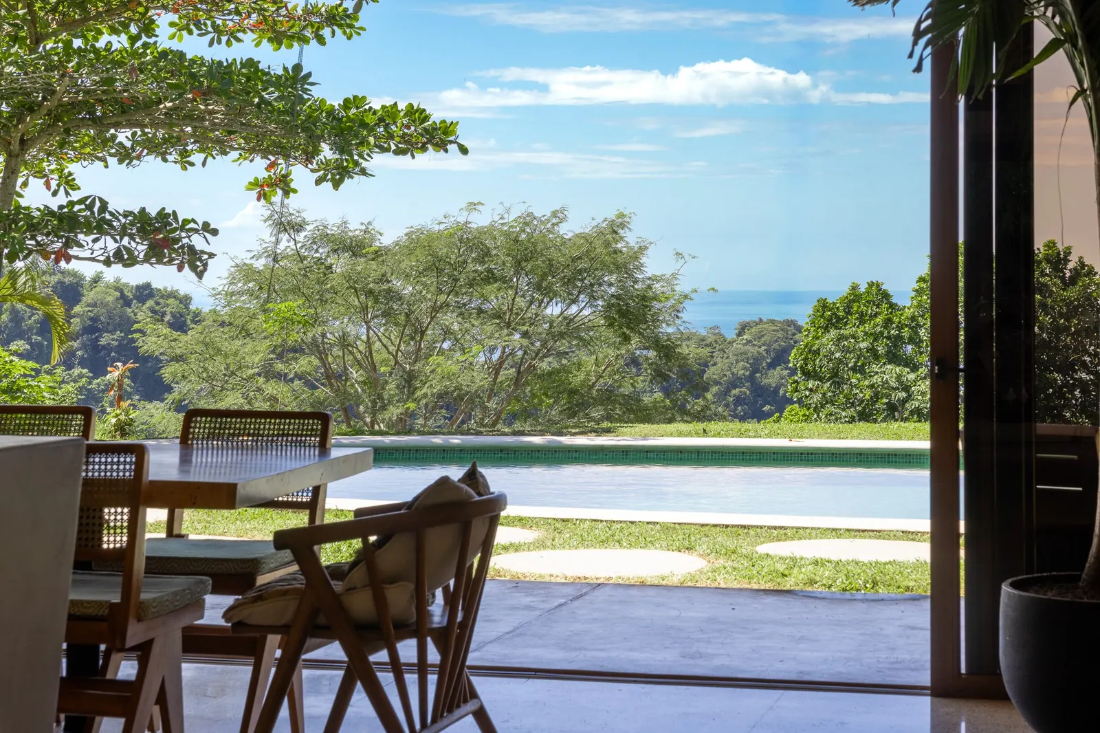 Luxury Ocean-View Villa in a Gated Community near Santa Teresa photo 11