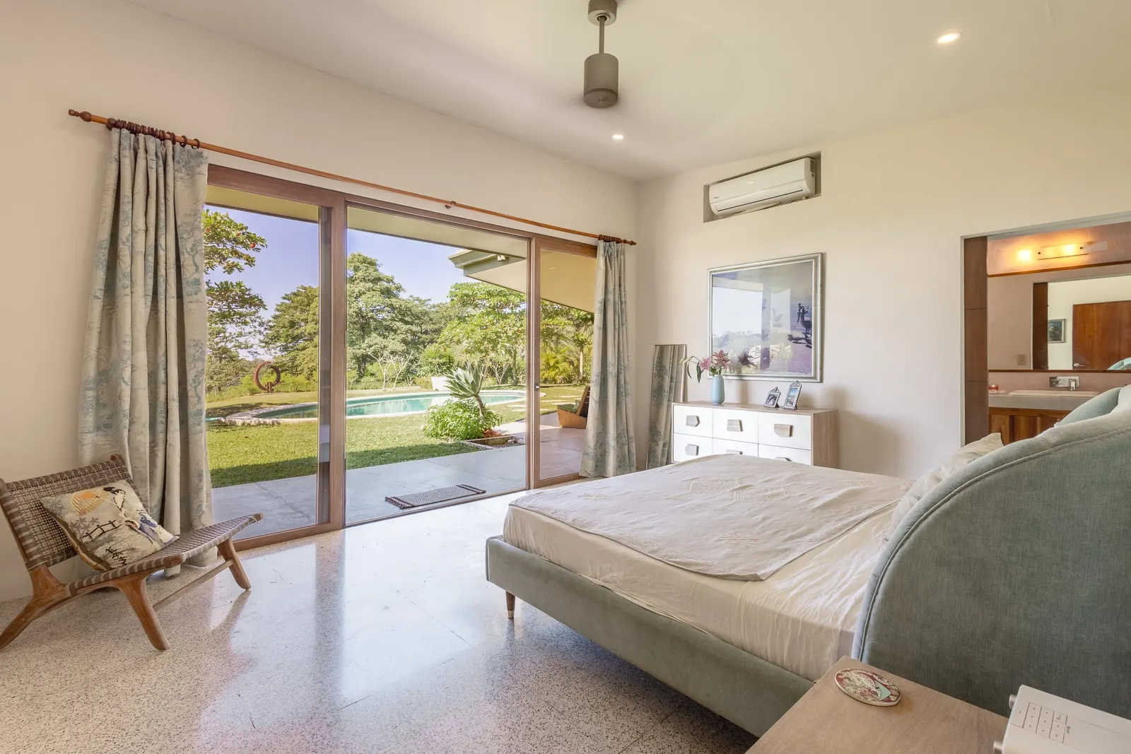 Luxury Ocean-View Villa in a Gated Community near Santa Teresa photo 12