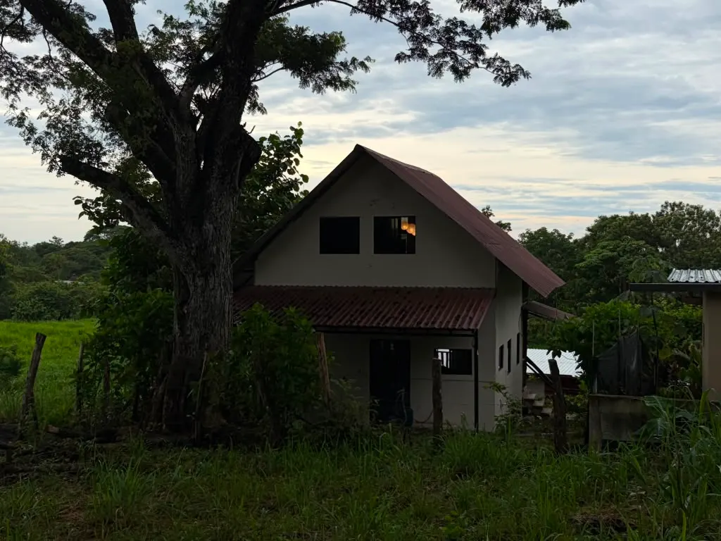 Teak-Framed 2BR Home with Buildable Road Frontage in Cabuya photo 2