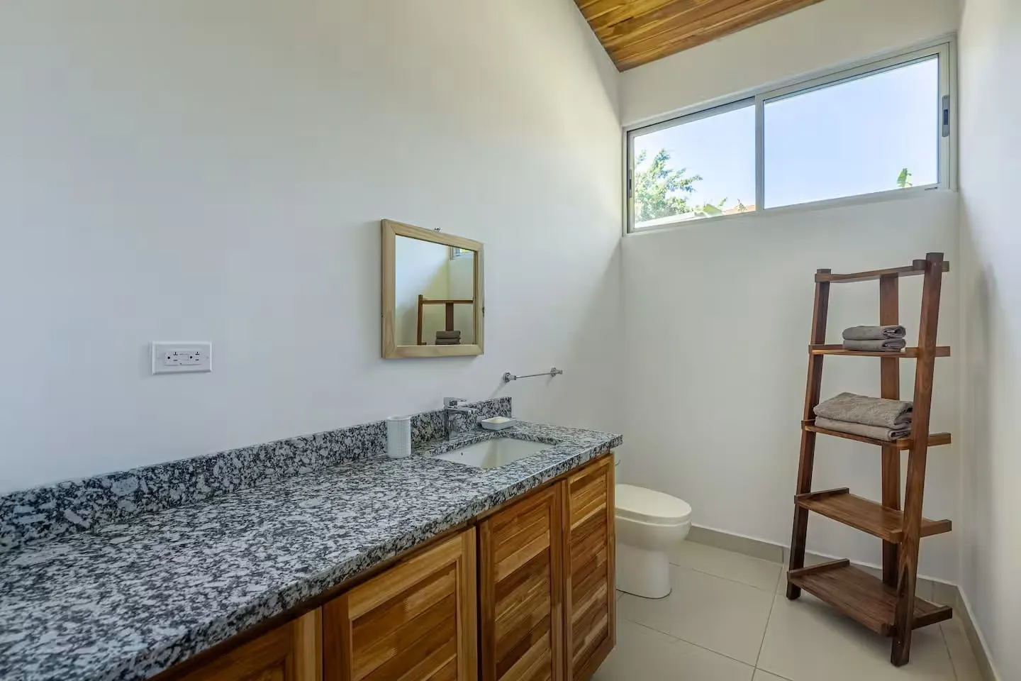 Two-Home Family Estate 300 m from the Beach in Mal Pais photo 9